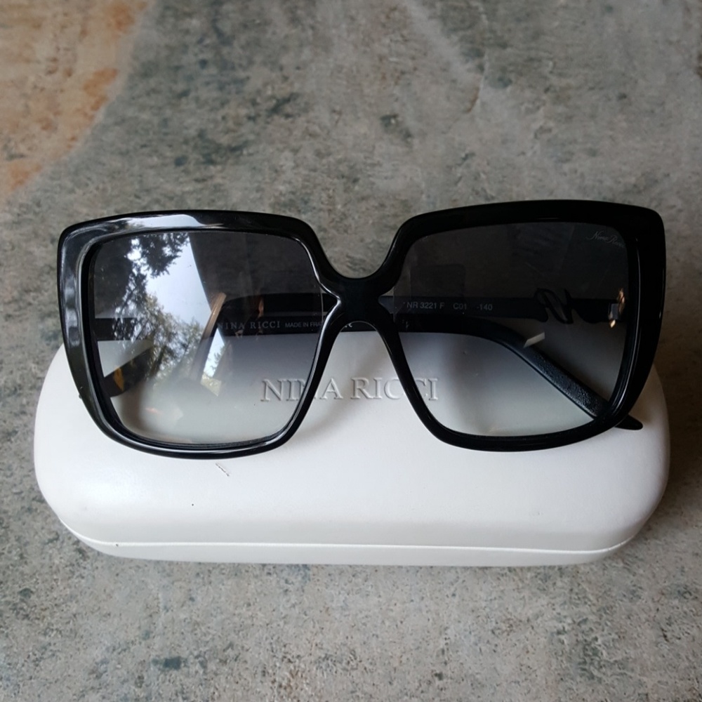 Retro Nina Ricci Jackie O sunglasses